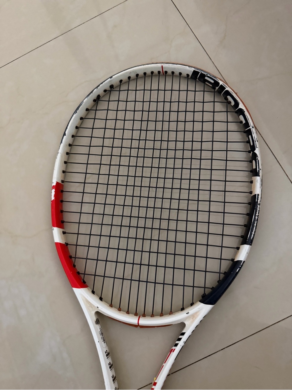 White and Red Tennis Racket - Unbranded High-Performance Racquet - Picture 2 of 5